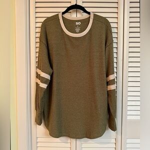 SO, WOMENS LONG SLEEVE TOP. OLIVE GREEN PULLOVER WITH CREAM STRIPE. SIZE XL